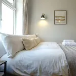The Willow - Studio 10